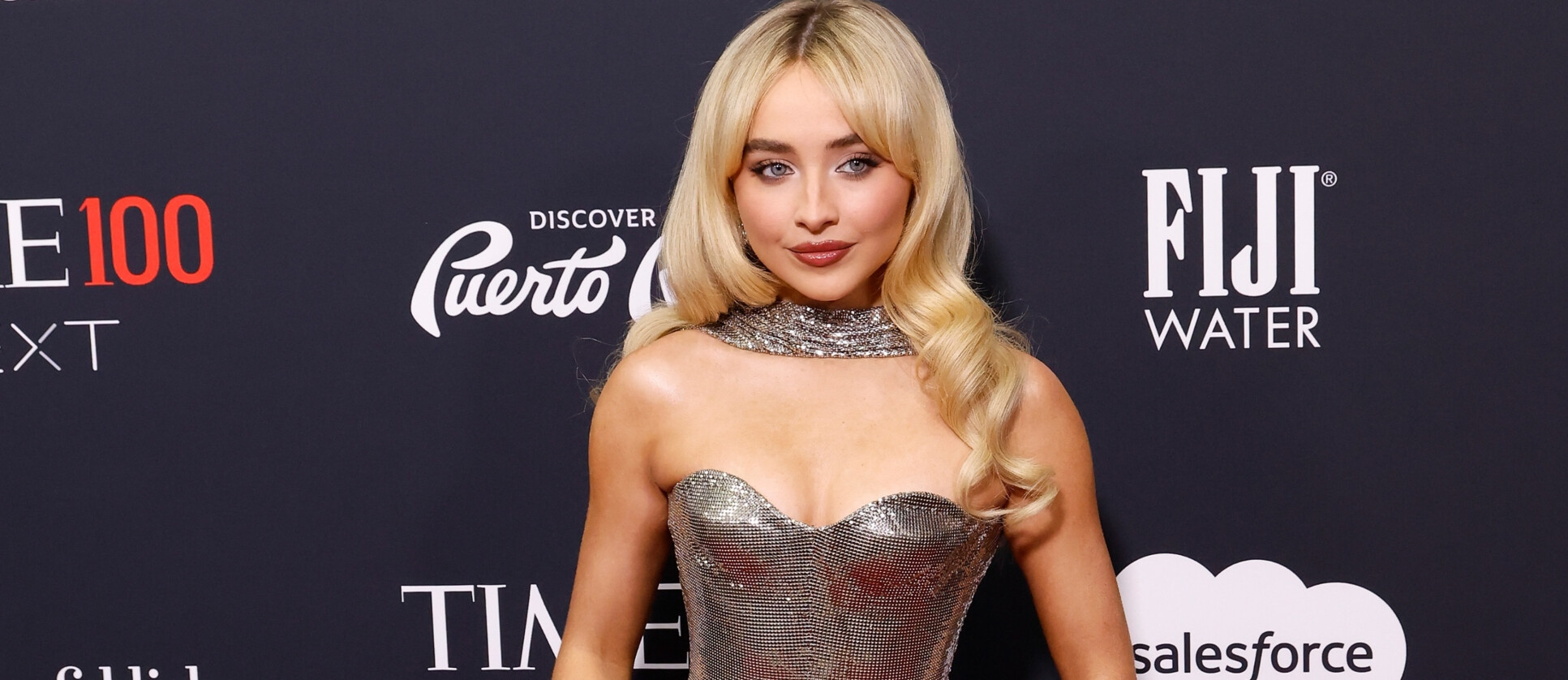 Sabrina Carpenter és a glam újjászületése: Így hódítja meg a bombshell stílus újra a világot