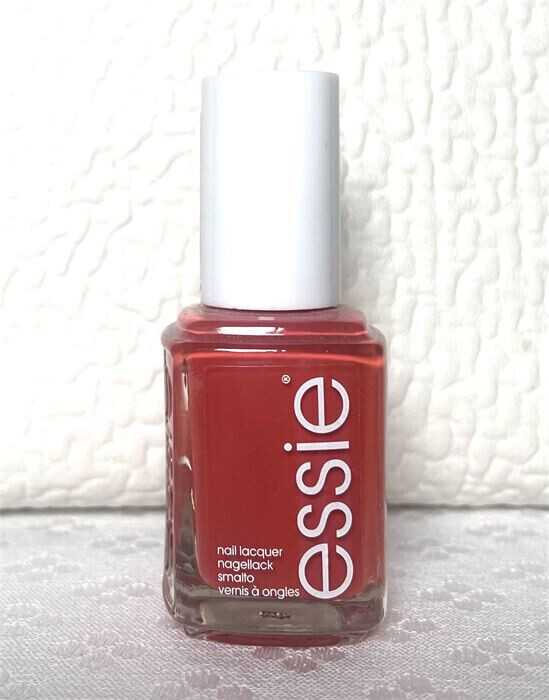 1400Ft - Essie Körömlakk 885 burning love