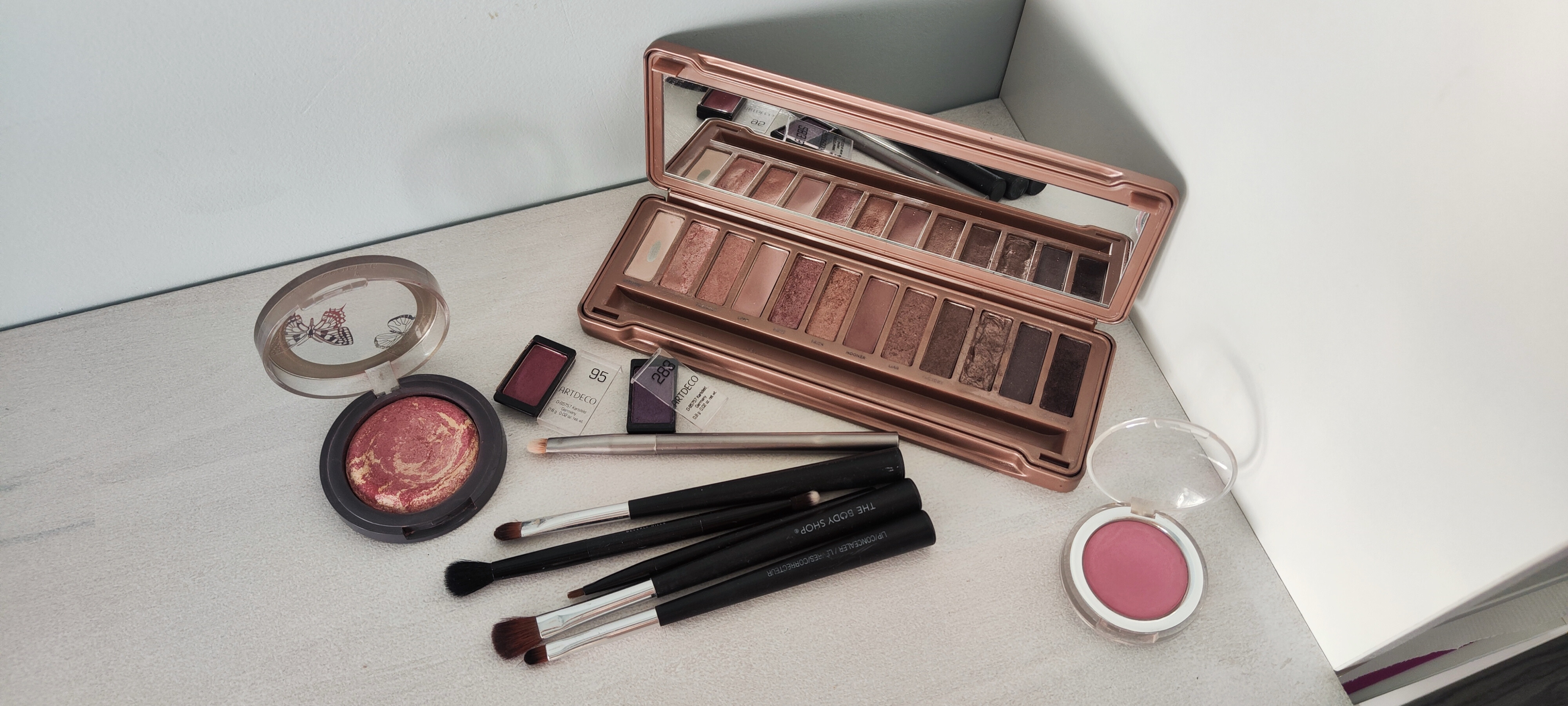 Sminkcsomag - Urban Decay, The Body Shop, Anastasia Beverly Hills stb.