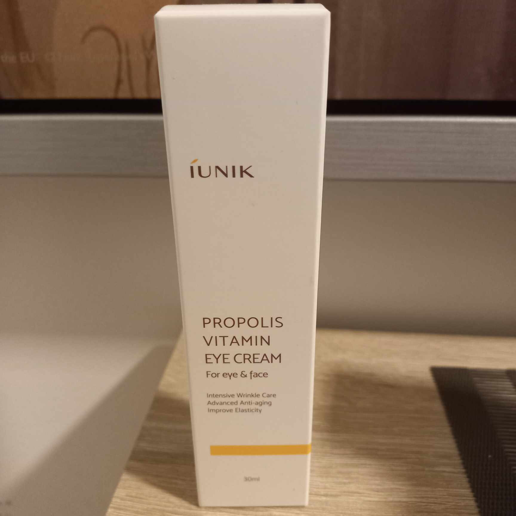 Iunik Propolis Vitamin eye cream