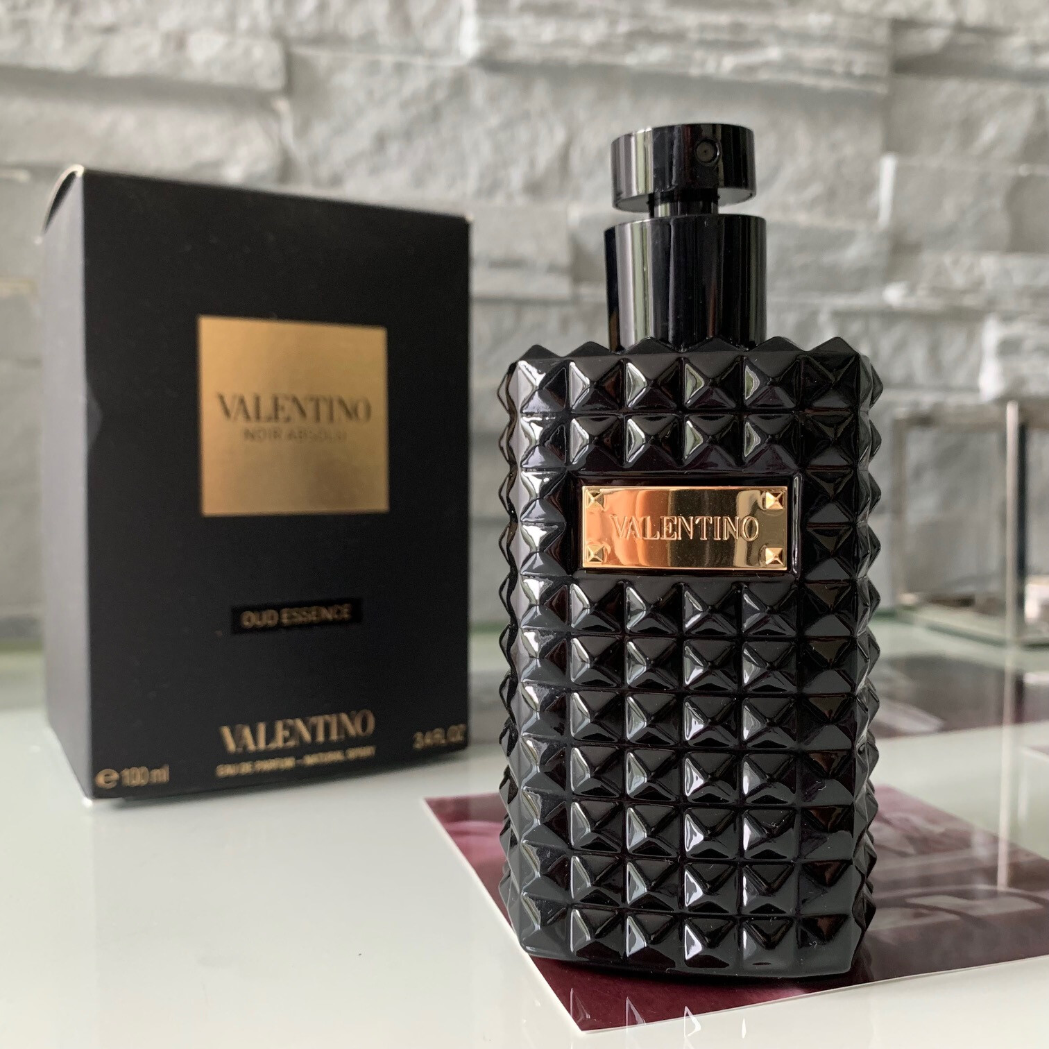 Valentino Noir Absolu Oud Essence EDP fújósok