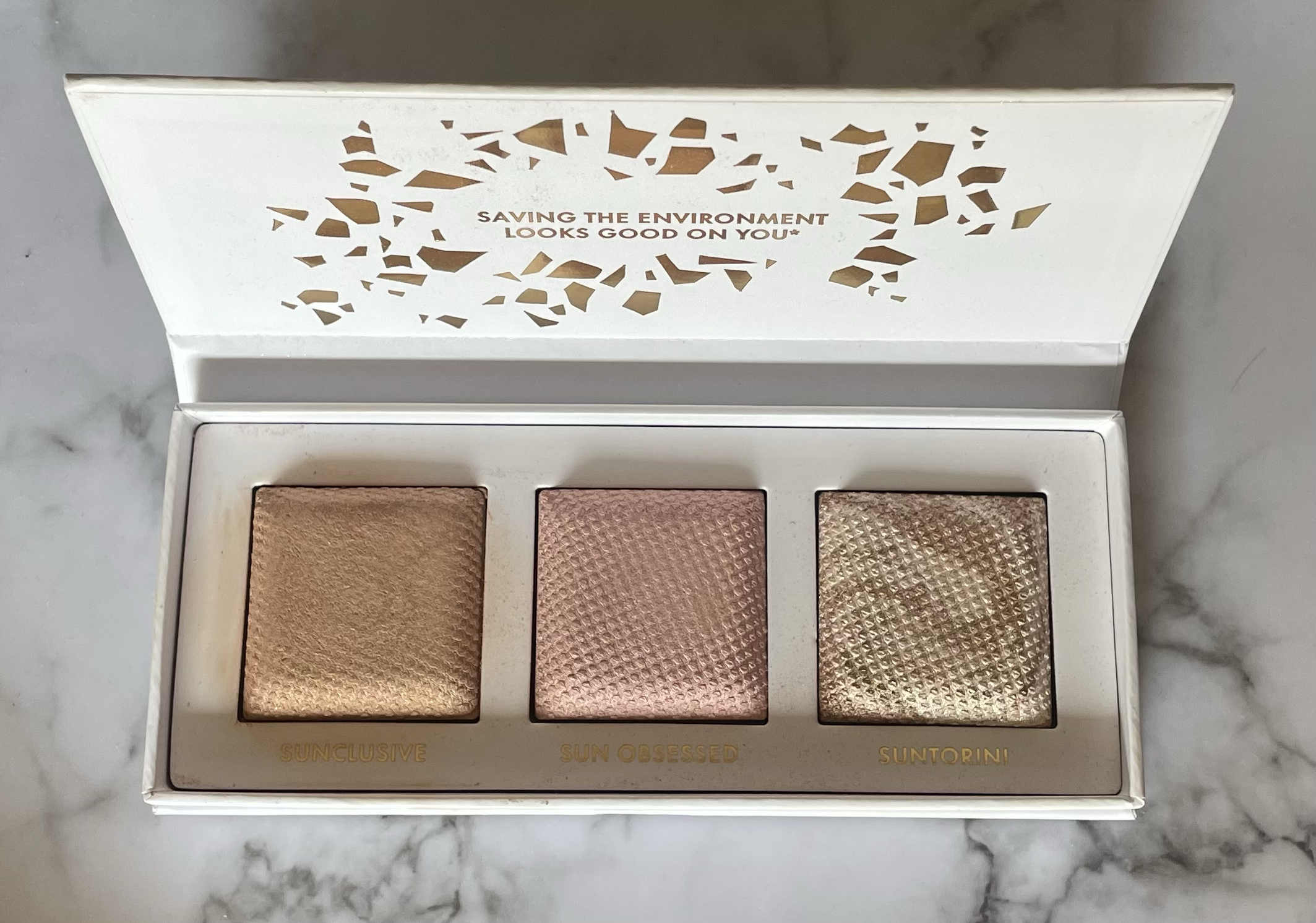 2100 Ft- Catrice Summer Obsessed Glowy Face Palette