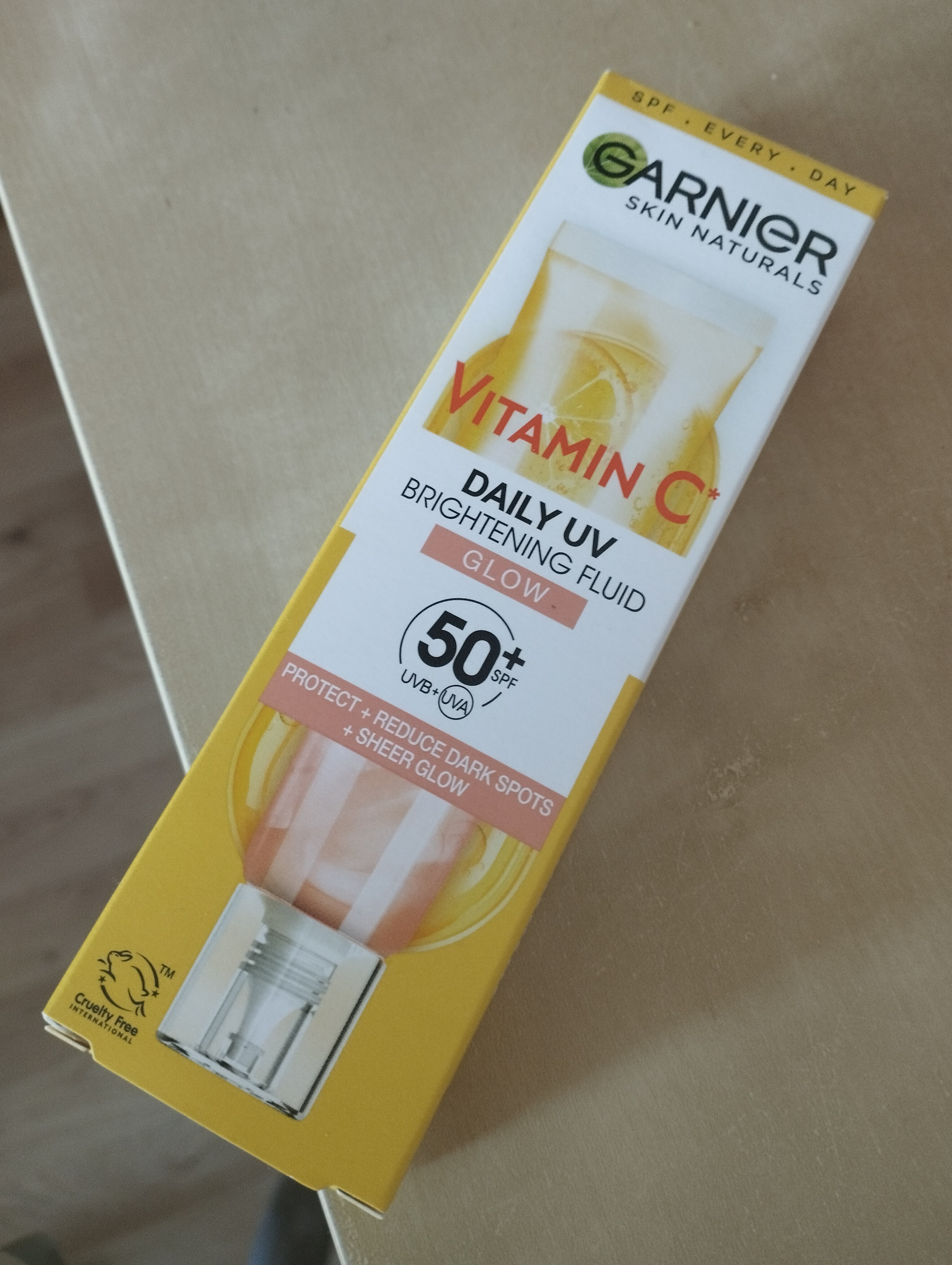 Garnier Skin Naturals Vitamin C Daily Fluid SPF50+ Glow