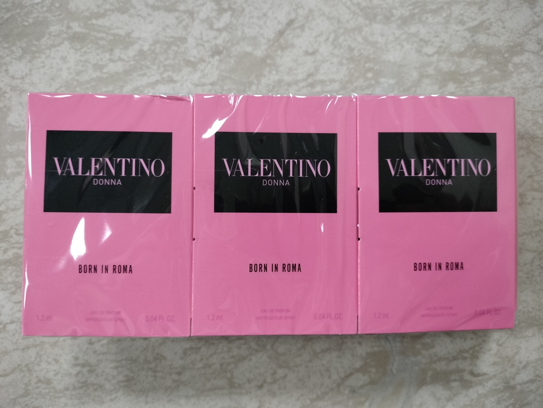 Valentino Born in Roma edp mintacsomag