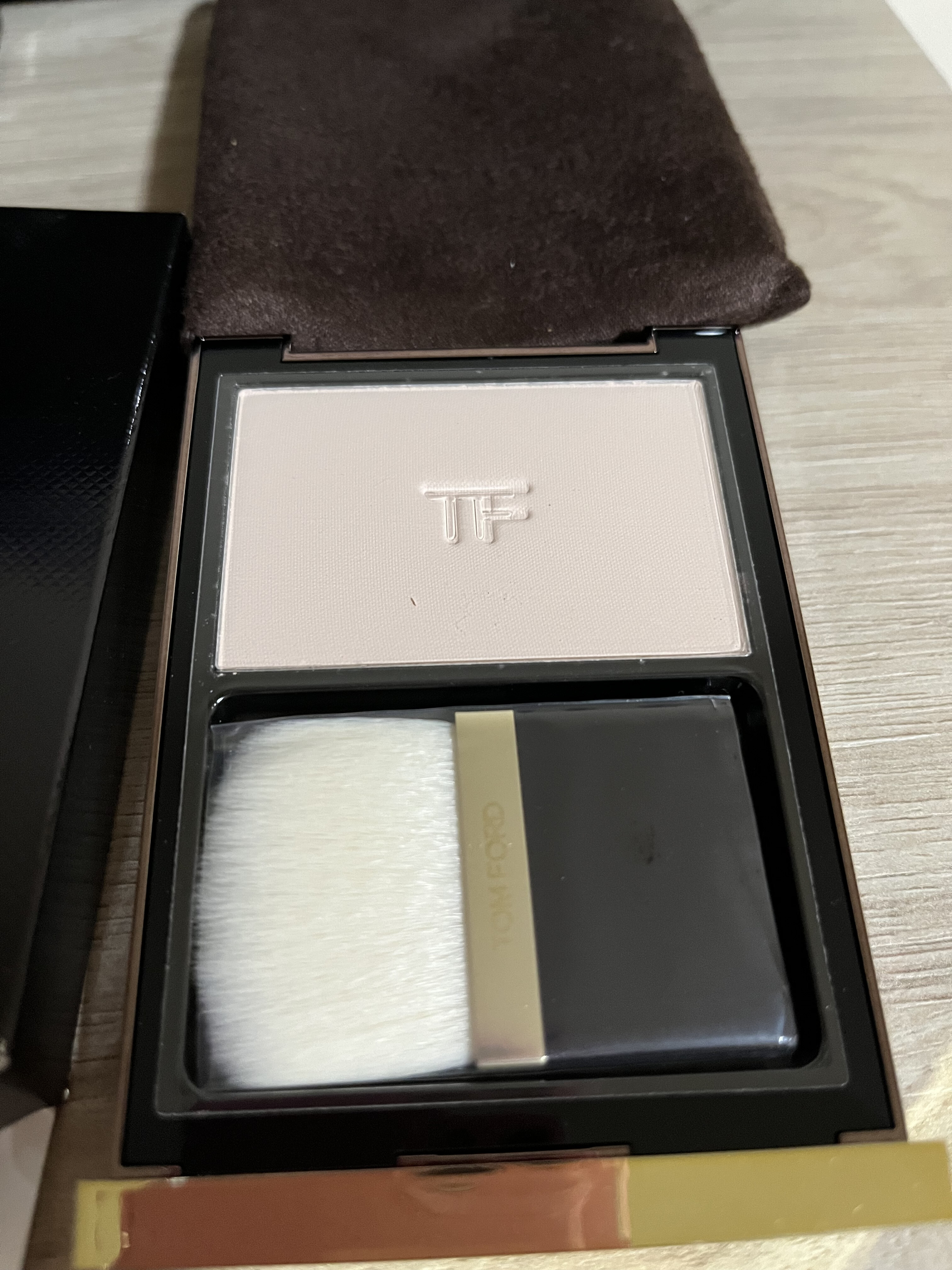 ‘Tom Ford Translucent Finishing Powder