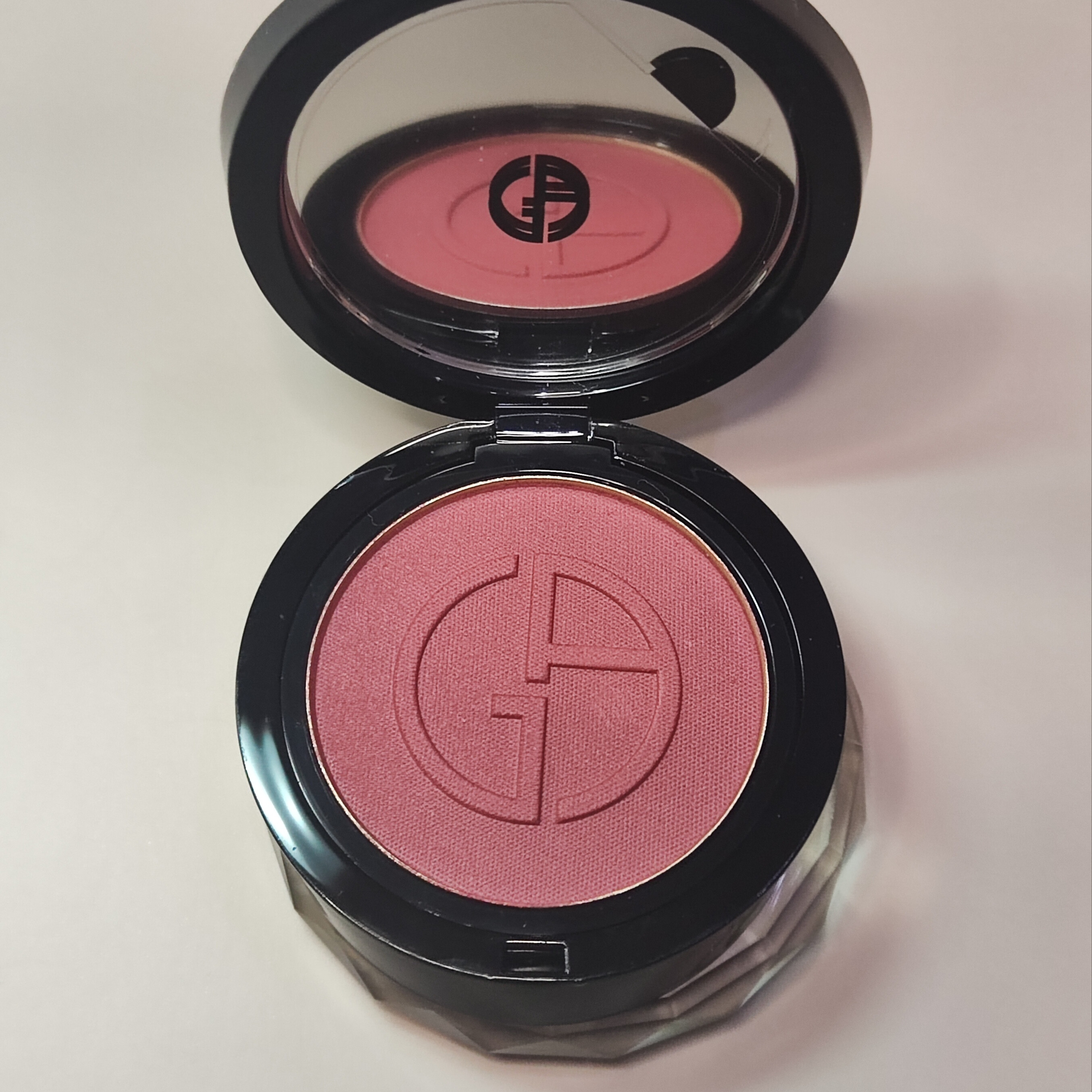 10000 Ft -Giorgio Armani Armani Beauty Luminous Silk Glow Blush -60