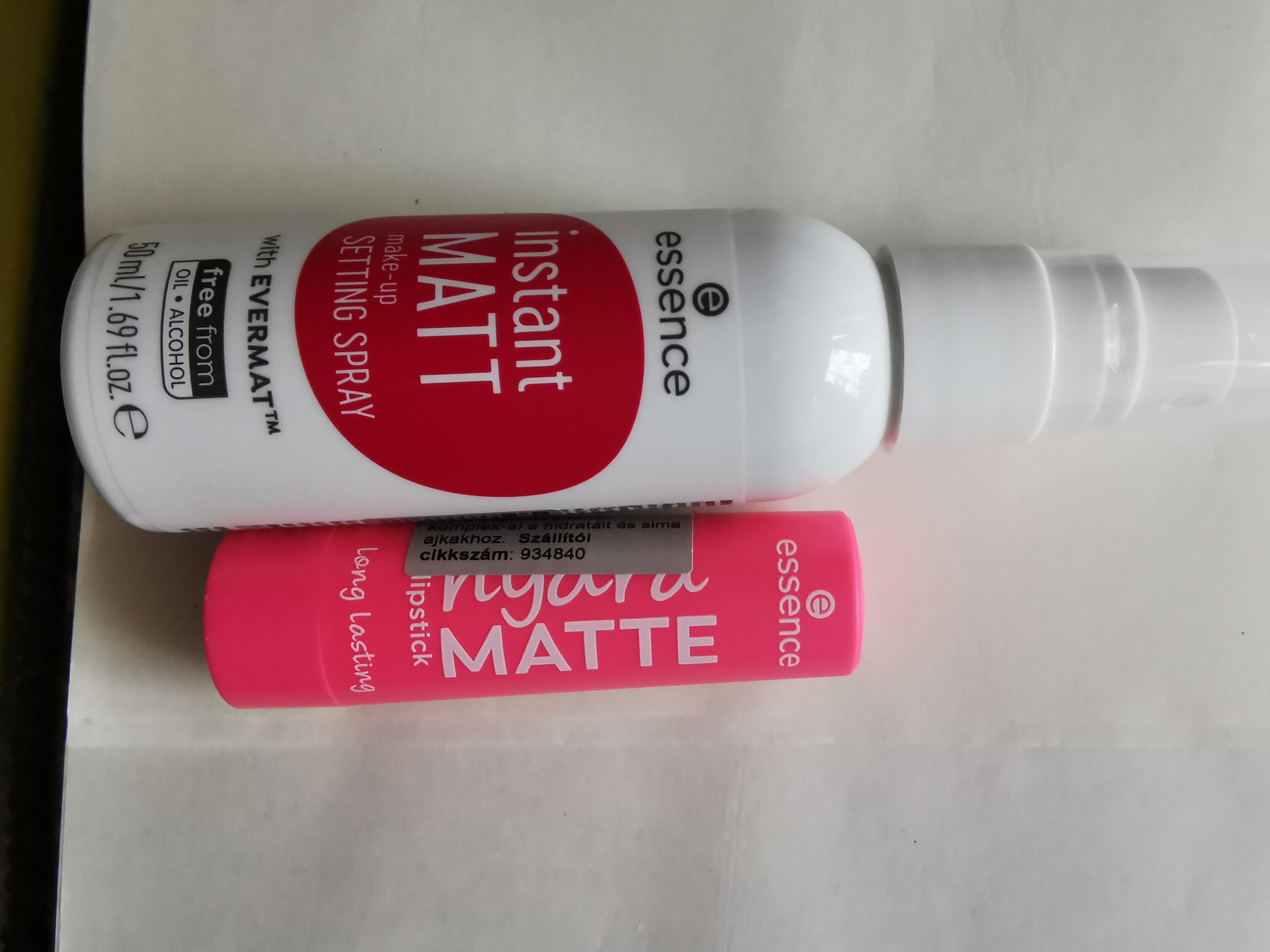 Essence instant matt makeup spray és hydra matte rúzs