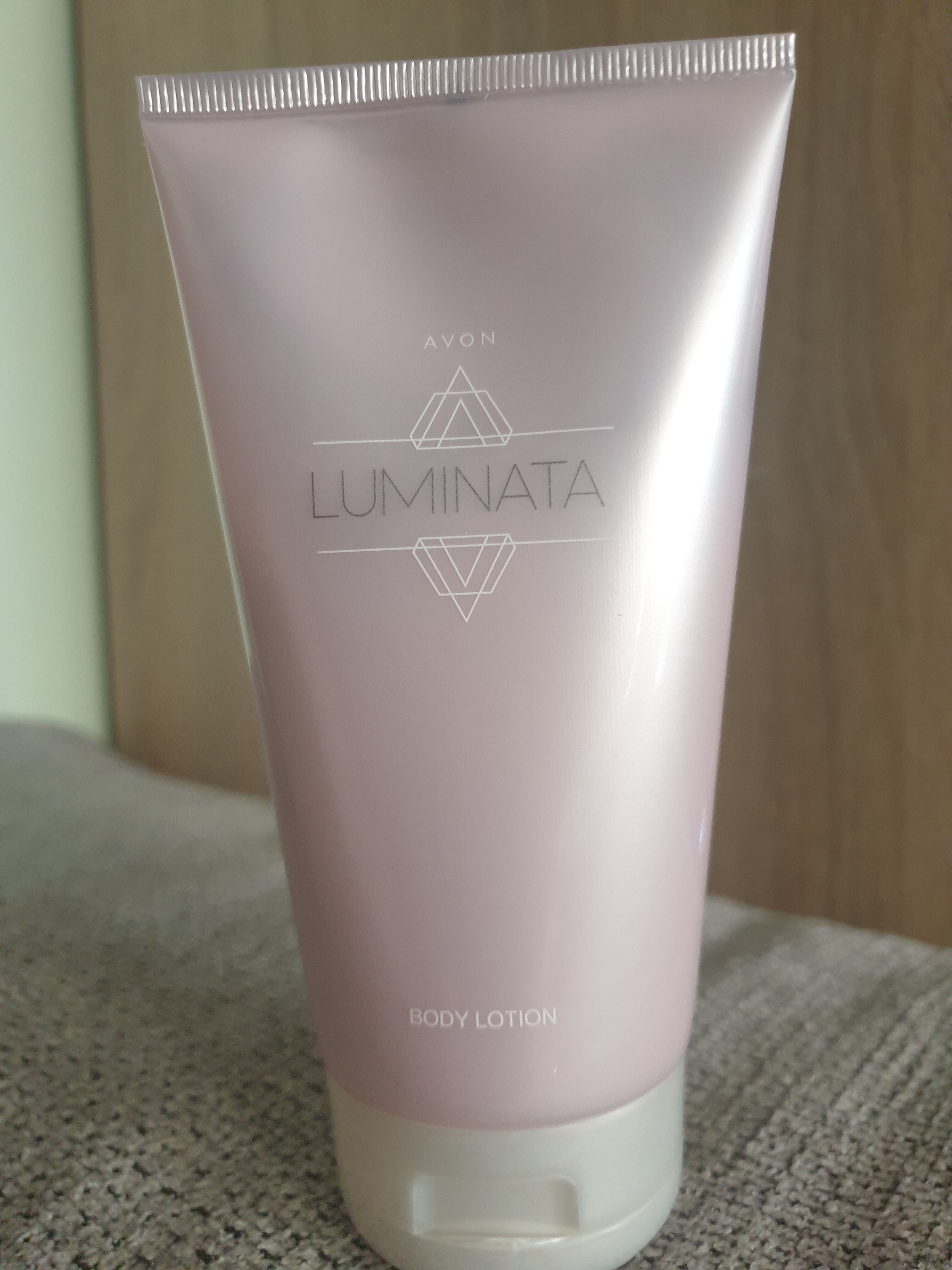 Avon Luminata testápoló