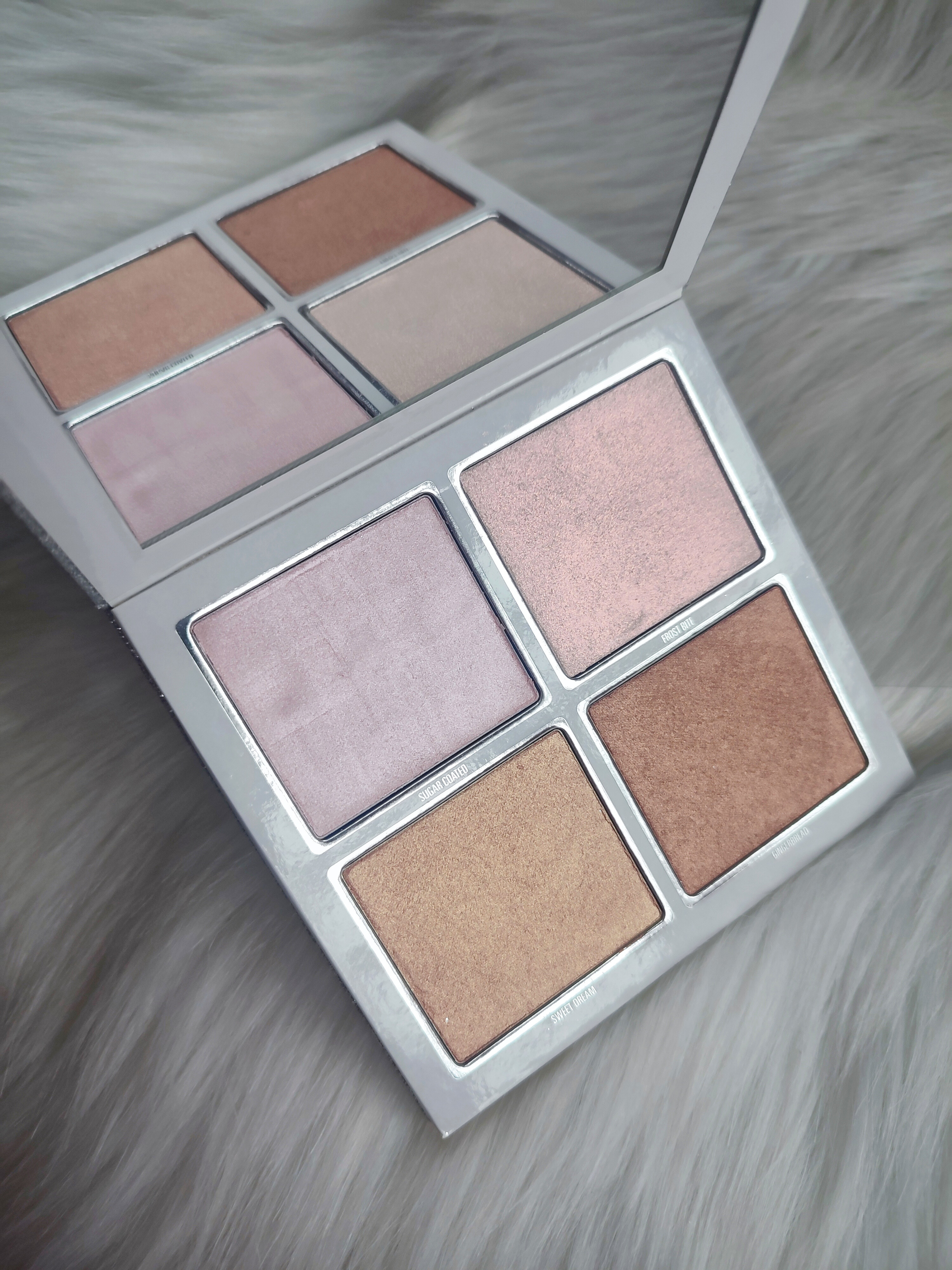 |9.900.-| Kylie The Wet Set highlighter paletta