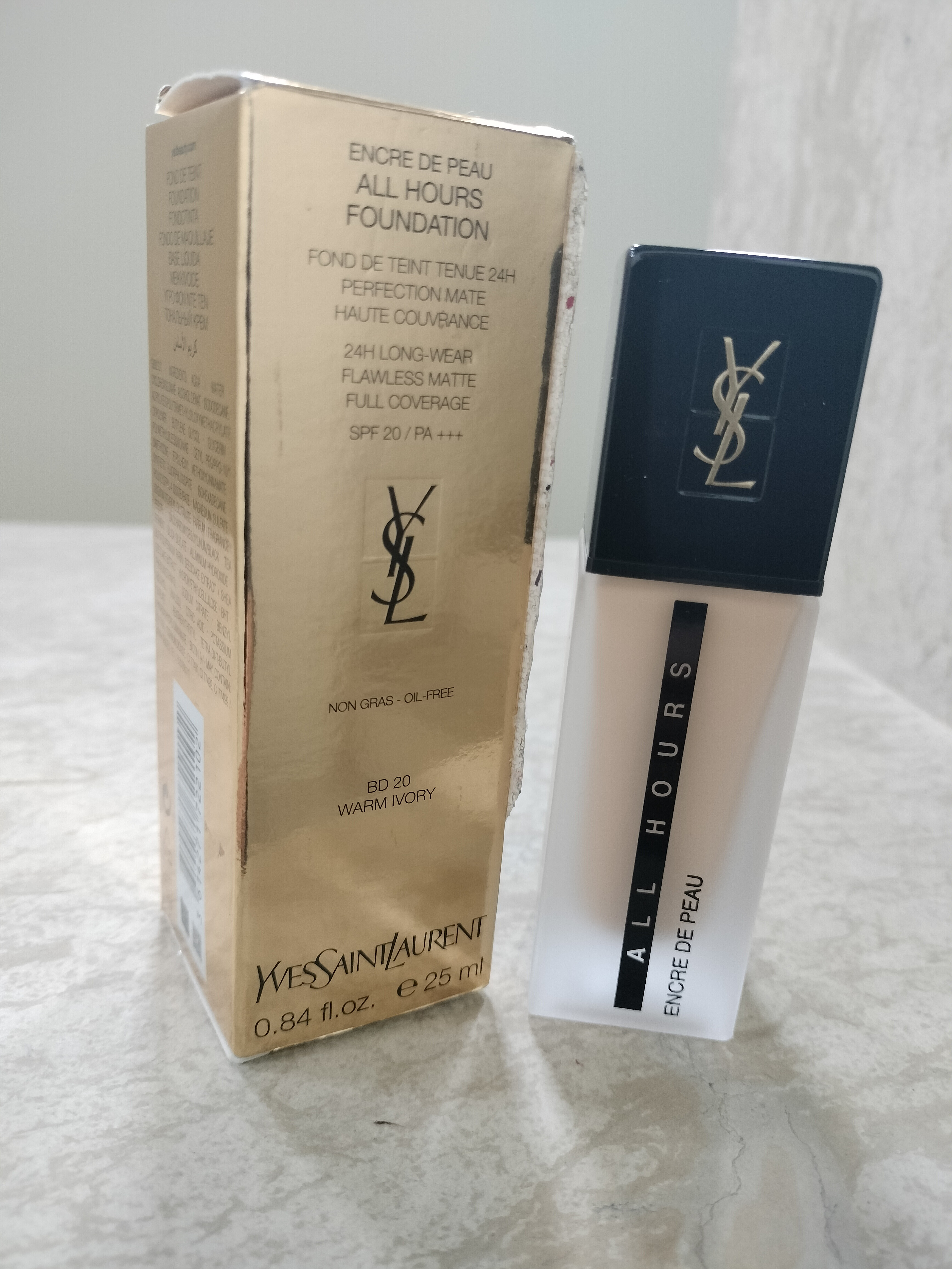 Yves Saint Laurent Encre de Peau All Hours Alapozó