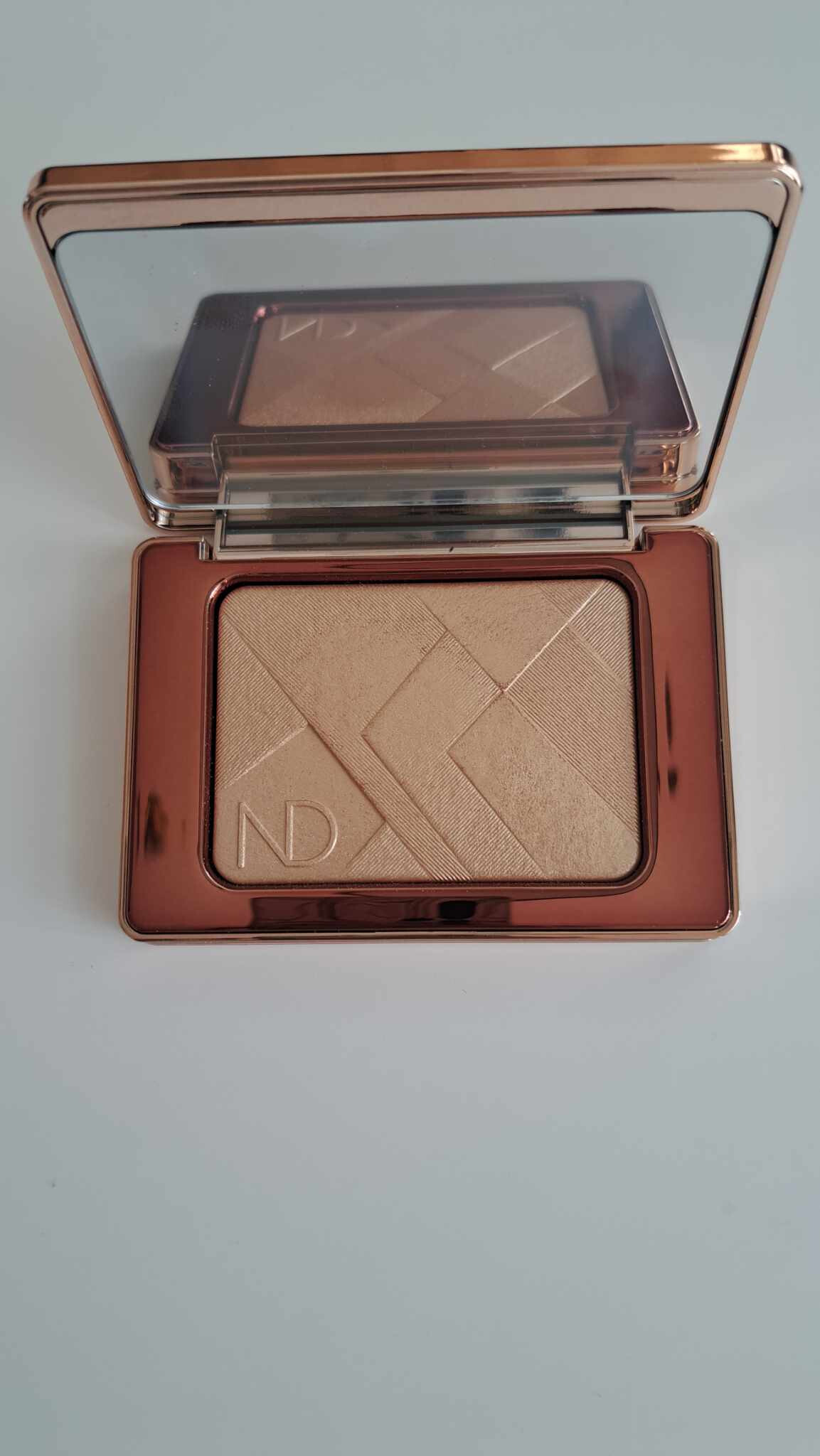 Natasha Denona I Need a Nude Glow Highlighter