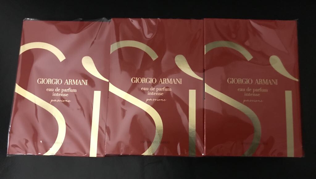 Giorgio Armani Sì Passione Intense (2024) EDP illatminta csomag