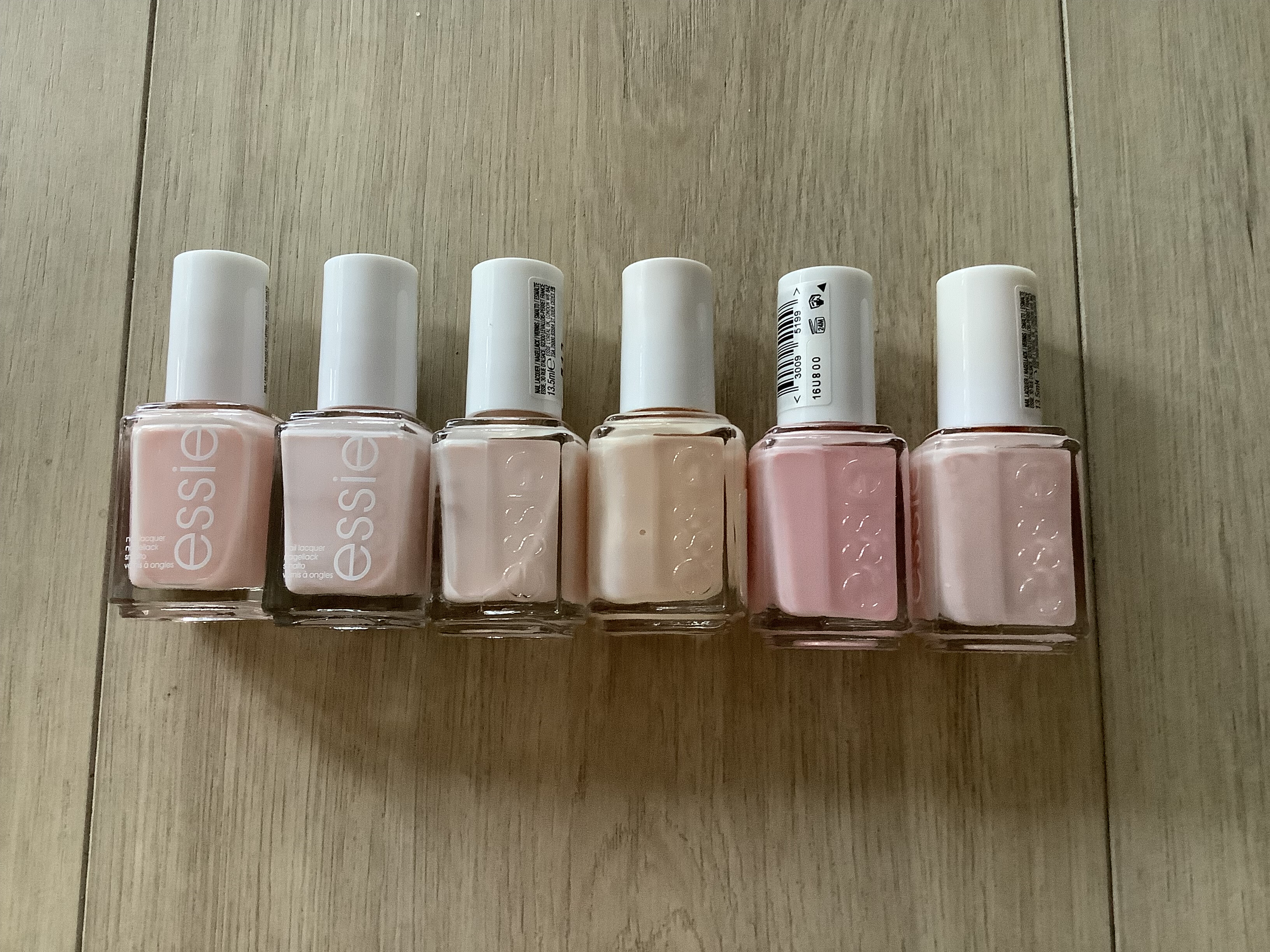 6 db Essie körömlakk