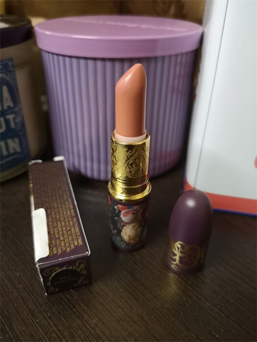 Kiárusítás! Mondj árat és vidd! MAC Cosmetics Tempting Fate Lipstick