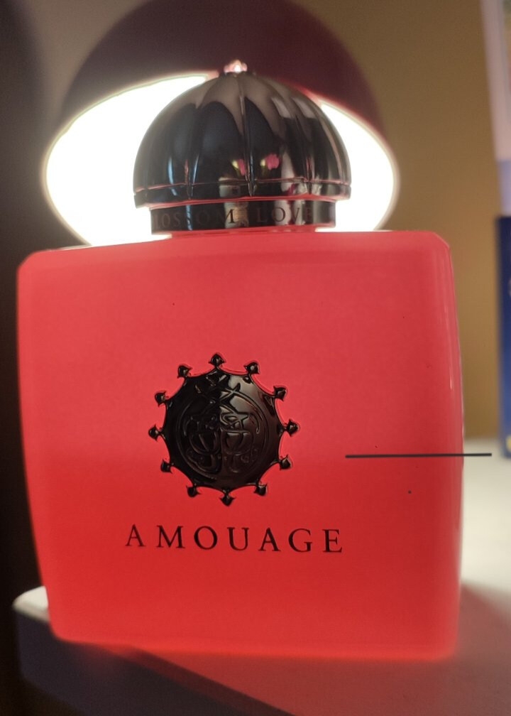 Amouage Blossom Love ÜVEGÉBEN